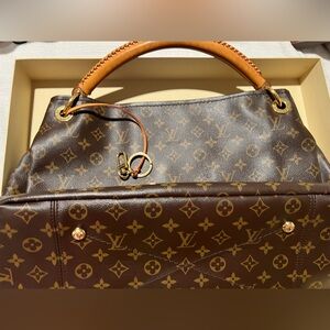 Louis Vuitton LV Artsy MM